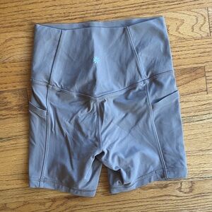 Athleta Salutation Stash 5” Shorts Size xxs